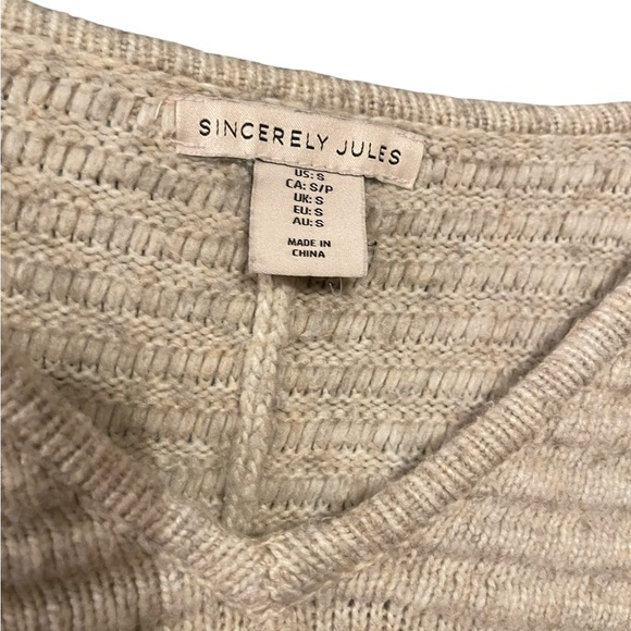 Thick & Cozy V-Neck Sweater - Picture 4 of 4